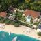 LA RÊVE The Beach Villa