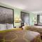 Super 8 by Wyndham Branson - Shepherd of the Hills Exwy - Бренсон