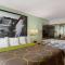 Super 8 by Wyndham Branson - Shepherd of the Hills Exwy - Бренсон