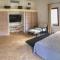 Superb 2-Bedroom Designer Apartment