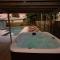 Tropical Spa Escape Sauna Pool Hot tub Firepit BBQ - بوينتون بيتش