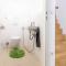 Private room with AC- microwave, personal fridge & metro access - 7 min to center - Vídeň
