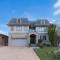 Luxury 4BR - Pool Table - 10 min to Yorkdale Mall