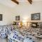 Cedarbrook Deluxe Two Bedroom Suite with outdoor heated pool 10304