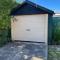 Group house with views of the salt pool and spa - Mitcham