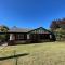 Group house with views of the salt pool and spa - Mitcham