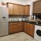 3 bed Hawthorn Berries House driveway & garden, M6 & M58