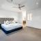 Large Spacious 4BR4B Surfers Villa with Pool 1