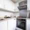 Elevated Elegance: 1BR 1BA Flat in Wellmeadow Rd - 伦敦