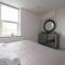 Elevated Elegance: 1BR 1BA Flat in Wellmeadow Rd - 伦敦