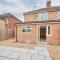 Elfleda Stay - Modern 5 bedroom house with parking