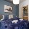 PRIME City Centre Location, THE JUKE BOX SUITE, Secure Gated FREE Parking Space, Unique STYLISH Apartment, Two Bathrooms