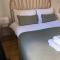 Luxury Cotswold Cottage with hot tub in Stow on the Wold!