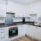 Deluxe 2 Bed Flat in Patchway near Aztec West and Cribbs Causeway Bristol - بريستول