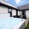 Hoxne Cottages - Sunflower Cottage with private hot tub - York