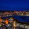 Luxury Apartment on the 9th Floor near Stampede, Complimentary Wine, 2 Car UG Parking
