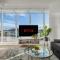 Luxury Apartment on the 9th Floor near Stampede, Complimentary Wine, 2 Car UG Parking