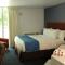 Travelodge by Wyndham Waters Edge Hotel - Racine