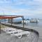 Sandbar Beachfront Hostel & Restaurant - San Pedro