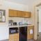 Cedarbrook Deluxe one bedroom suite with outdoor heated pool 11921