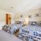Cedarbrook Two Double bed Hotel Room with outdoor heated pool 216