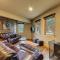 Gorgeous updated mountain home just minutes from the slopes, private hot tub, pool table! - 布雷肯里奇