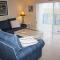 Enjoy breath taking sunsets in this 32 located right off the estuary OW10-403 - 新士麦那海滩