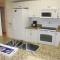Enjoy breath taking sunsets in this 32 located right off the estuary OW10-403 - 新士麦那海滩