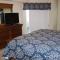 Enjoy breath taking sunsets in this 32 located right off the estuary OW10-403 - 新士麦那海滩