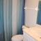 Enjoy breath taking sunsets in this 32 located right off the estuary OW10-403 - 新士麦那海滩