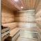 Enjoy breath taking sunsets in this 32 located right off the estuary OW10-403 - 新士麦那海滩