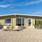 Mojave Lofi - Bright and Airy home 25 min from Joshua Tree National Park - Hot Tub, Cal-King Beds, Game Room - Юкка-Вэлли