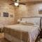 Jolly Jingle Cabin, Pickleball Court, Creek, WIFI, Mountain Views, Starting at 79"
