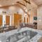 Getaway Cottage, Pickleball Court, Creek, WIFI, Mountain Views, No Cleaning Fee