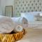 Luxury Studio w/ BoHo Design and Balcony for 4 Pax