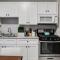 E2 Centrally located in Carytown fully fenced
