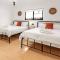 King Suite, 5 Queen beds Spacious Modern Home