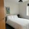 Stafford 2 Bedroom Apartment in Prime Location with Secure Parking - 斯塔福德