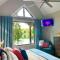 Waterfront 5BD/5BA Dock & 9P-Hottub
