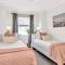 Oceanside at Christies Beach - Contemporary Comfort