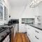 Johnnos Cottage - Prime Location - Sleeps 4