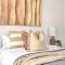 Heart of Henley - A Homey Hideaway by the Beach