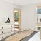 Heart of Henley - A Homey Hideaway by the Beach