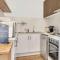 Oceanside at Christies Beach - Contemporary Comfort
