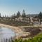 Oceanside at Christies Beach - Contemporary Comfort