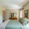 Lrge 5 BR 9 Beds Near DC-Pool, Hot Tub, Gym, Game Rm, Fire Pit