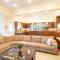 Kondarini Sea View Villa, Just 290m from the beach, by ZanteWize