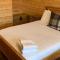 Superior Glamping Pod with Hot Tub - Frodsham