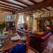 Graziers Cottage - character Cotswold cottage with inglenook, parking and pub nearby
