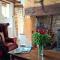 Graziers Cottage - character Cotswold cottage with inglenook, parking and pub nearby